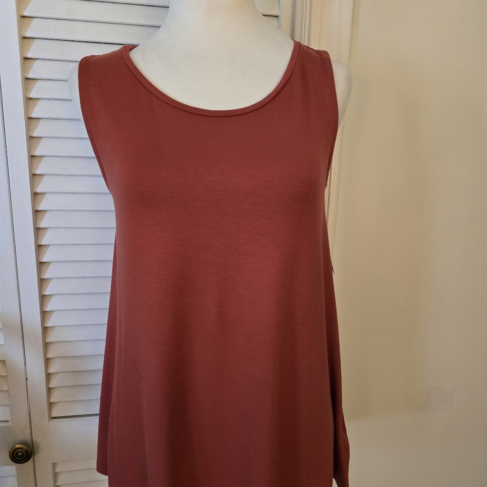 St Tropez West Sleeveless Flaired Scoop Neck Size (Med) Top